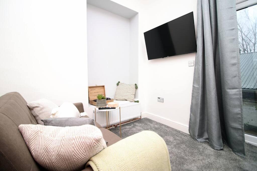 The Snug - Studio In Mount Pleasant Apartment *