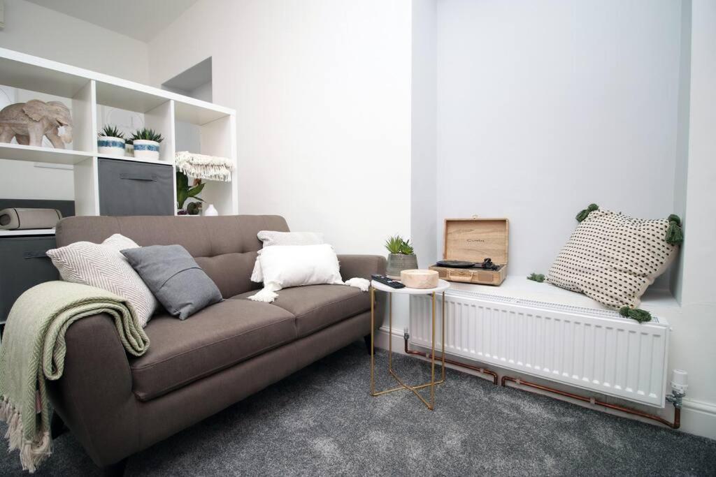 The Snug - Studio In Mount Pleasant Apartment *