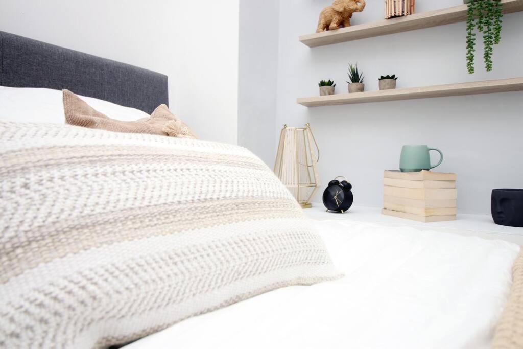 The Snug - Studio In Mount Pleasant Apartment *