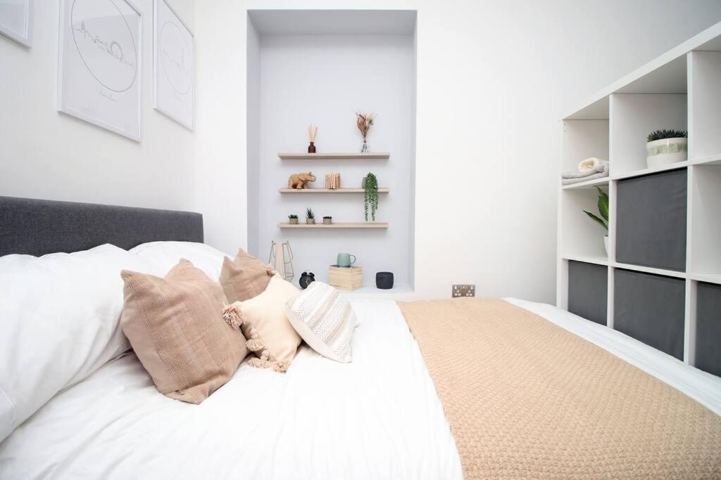 The Snug - Studio In Mount Pleasant Apartment