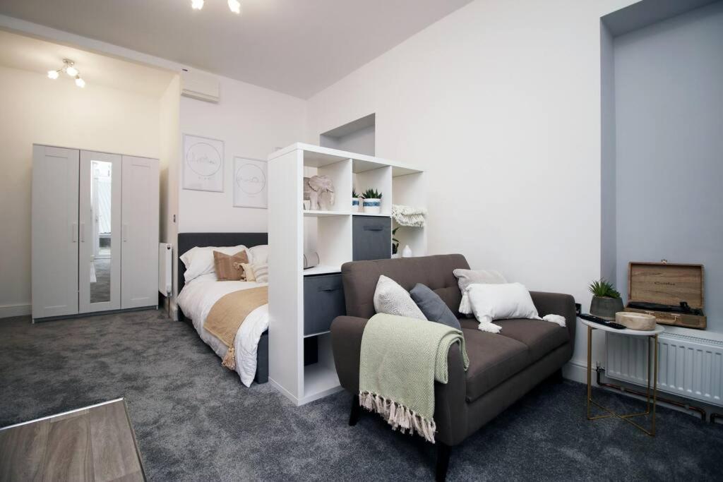 The Snug - Studio In Mount Pleasant Apartment *