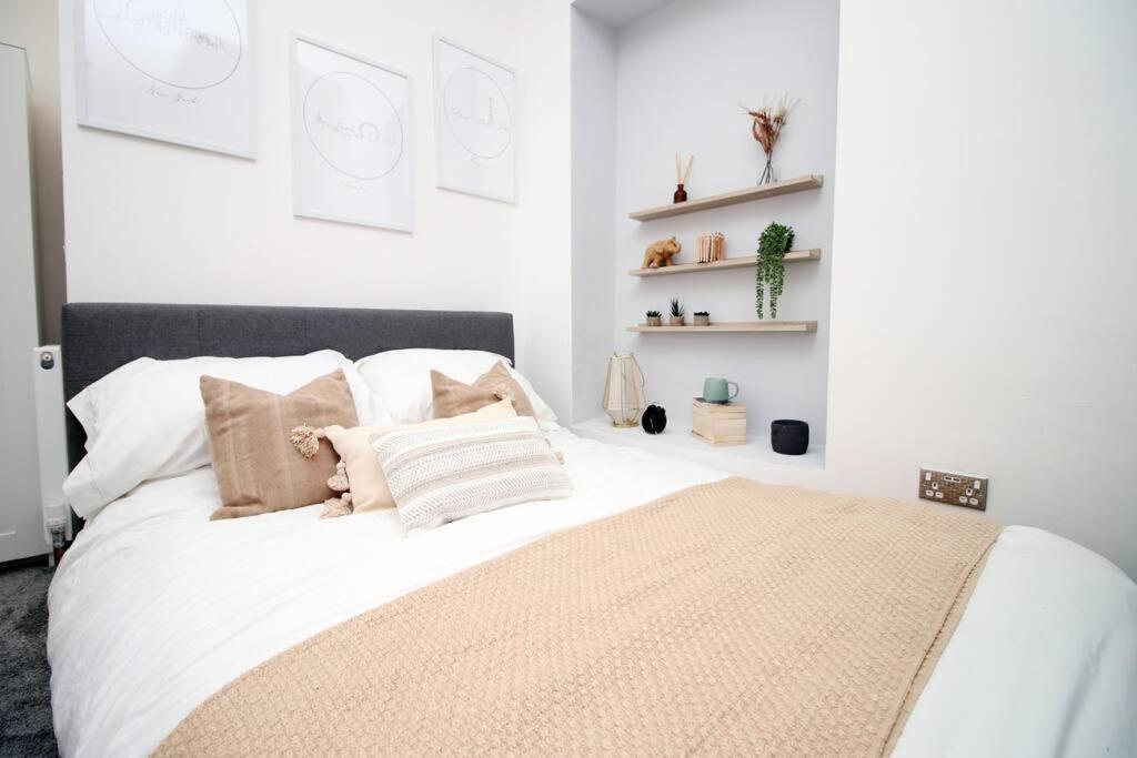 The Snug - Studio In Mount Pleasant Apartment